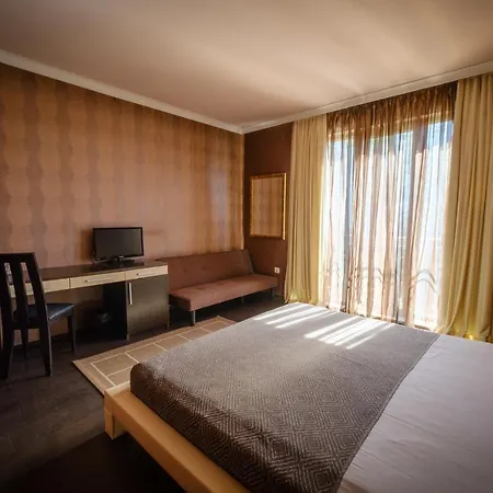 Family Classic Hotell 3*